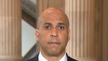 booker:-trump-running-iran-attacks-with-‘monumental-strategic-stupidity’