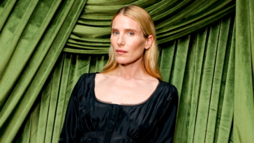 actress-responds-to-daryl-hannah’s-scathing-criticism-of-her-portrayal-in-jfk-jr.-series,-‘love-story’