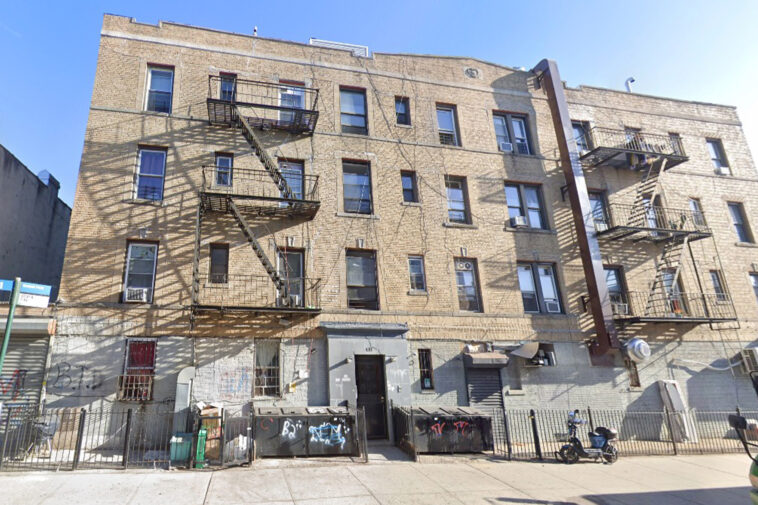 ghoulish-gal-slices-off-sister’s-fingers-with-meat-clever,-makes-eerie-‘death-sentence’-claim:-cops