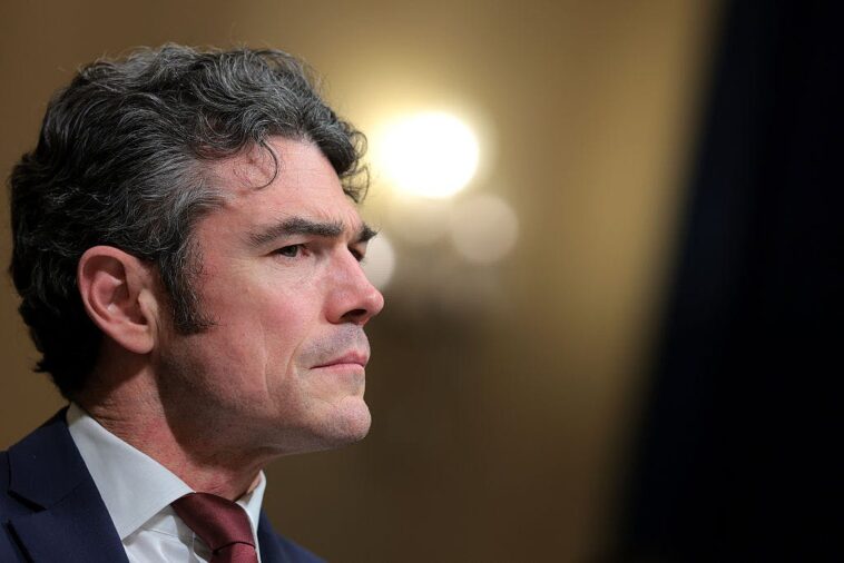 joe-kent-wasn’t-involved-in-iran-war-planning,-intel-official-says