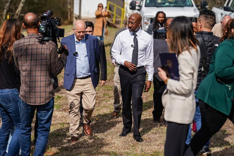 a-small-town-is-trying-to-pull-the-plug-on-a-local-ice-detention-center