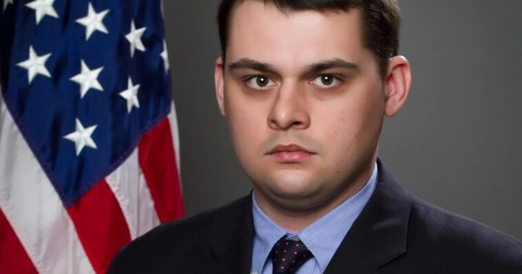 former-hegseth-advisor-ousted-in-leak-investigation-finds-new-home-in-gabbard’s-dni-office:-report