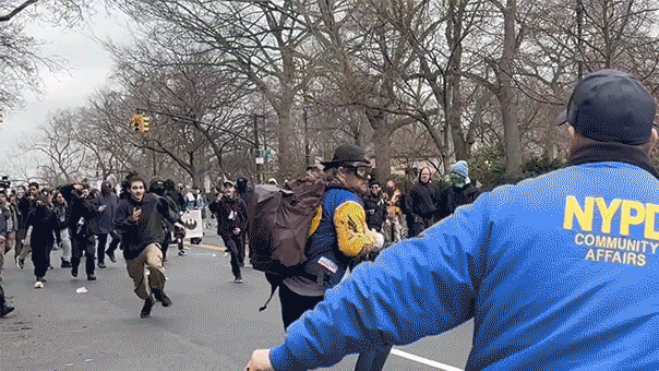 new-video-shows-terror-suspect-tackled-after-allegedly-throwing-bomb-at-nyc-protest-outside-mayor’s-residence
