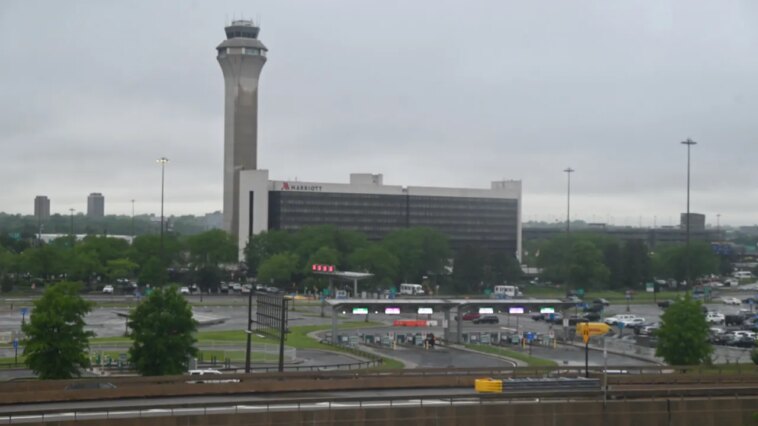 feds-investigate-alarming-near-miss-between-alaska-airlines-jet,-fedex-plane-at-busy-newark-airport