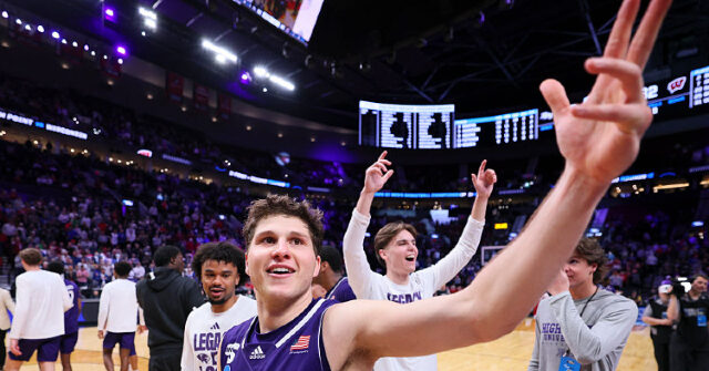 watch:-high-point-star-chase-johnston-gives-epic-post-game-speech-after-shocking-wisconsin:-‘glory-to-god’