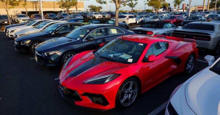 cop-doles-out-perfect-justice-after-seeing-beggar-he-gave-money-to-hop-in-expensive-sports-car-and-drive-off