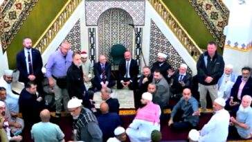 watch:-australian-prime-minister-insulted,-forced-out-of-mosque-by-furious-muslims