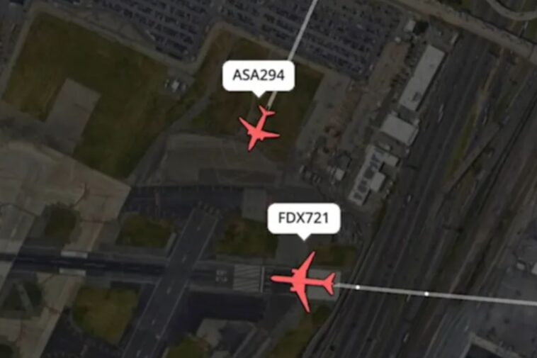 audio-captures-air-traffic-controller’s-calm-response-as-alaska-airlines,-fedex-cargo-planes-nearly-collide-at-newark-airport