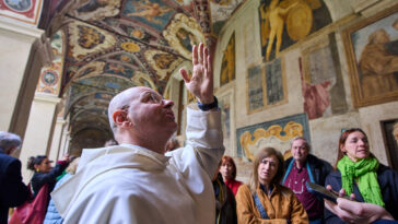hidden,-art-filled-cloister-in-the-center-of-rome-reveals-a-tumultuous-past