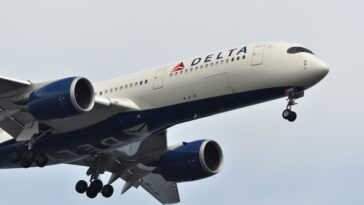 4-flight-attendants-injured-after-severe-turbulence-on-delta-flight-from-la