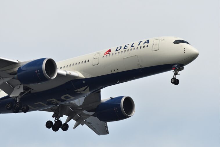 4-flight-attendants-injured-after-severe-turbulence-on-delta-flight-from-la