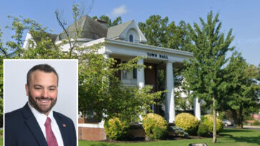 nj-township’s-meeting-descends-into-chaos-as-‘big-piece-of-s–t’-mayor-feuds-with-council-members:-‘such-a-s–t-show’