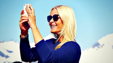 a-royal-apology:-as-her-son-awaits-verdict-in-rape-trial,-norwegian-crown-princess-mette-marit-speaks-for-the-first-time-about-her-deep-ties-to-late-pedophile-jeffrey-epstein