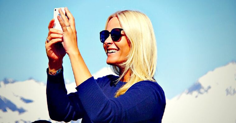 a-royal-apology:-as-her-son-awaits-verdict-in-rape-trial,-norwegian-crown-princess-mette-marit-speaks-for-the-first-time-about-her-deep-ties-to-late-pedophile-jeffrey-epstein