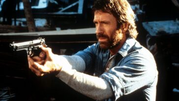 hollywood-outlet-slammed-for-saying-chuck-norris’-politics,-‘cop-agenda’-overshadowed-his-legacy