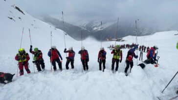 2-dead,-dozens-trapped-by-avalanche-in-northern-italy