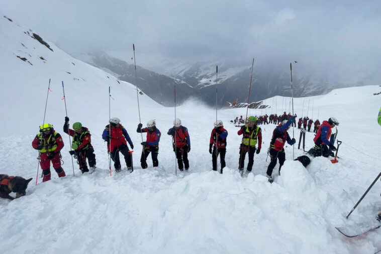 2-dead,-dozens-trapped-by-avalanche-in-northern-italy