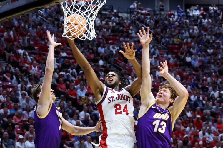 zuby-ejiofor-gives-st.-john’s-guard-pep-talk-after-uneven-march-madness-performance