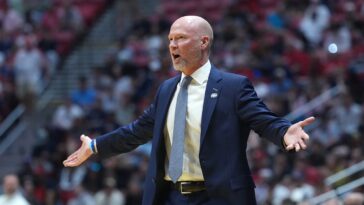 villanova-coach-turns-heads-after-‘joke’-that-he-would-‘fire-my-staff’-during-march-madness-loss