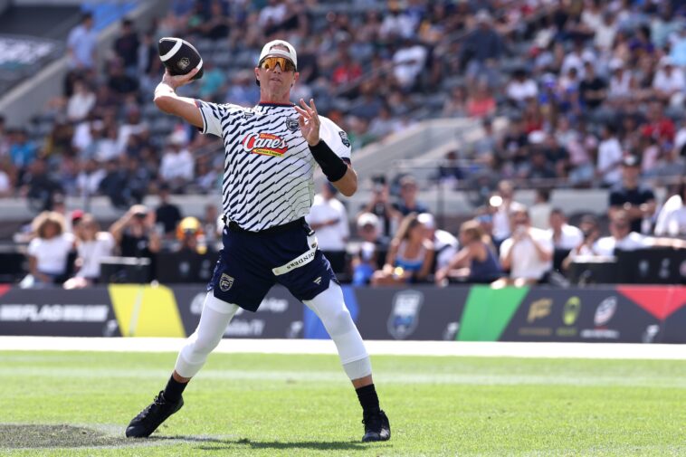 tom-brady-proves-he-can-still-sling-it-in-fanatics-flag-football-classic