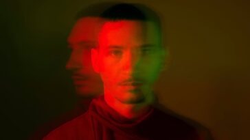 it’s-drawing-tons-of-young-men-—-but-the-reality-doesn’t-match-the-pitch