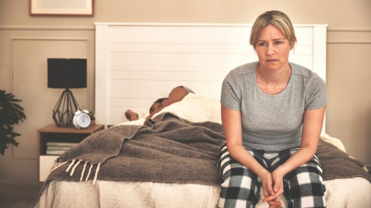 the-real-reasons-you’re-still-exhausted-after-8-hours-of-sleep,-according-to-an-expert