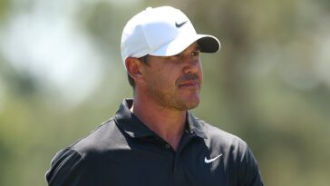 brooks-koepka-runs-to-comfort-young-girl-hit-by-golf-cart-during-his-valspar-championship