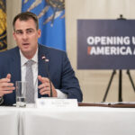oklahoma-gov.-kevin-stitt-appoints-oil-&-gas-executive-who-reportedly-donated-to-adam-kinzinger-to-fill-mullin’s-senate-seat