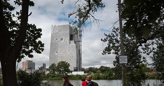 video:-chicagoans-fearing-rent-hike-near-obama-presidential-center-decide-to-unionize