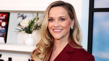 reese-witherspoon-turns-50,-says-her-daily-rule-is-simple:-‘gotta-laugh-everyday-you-can’