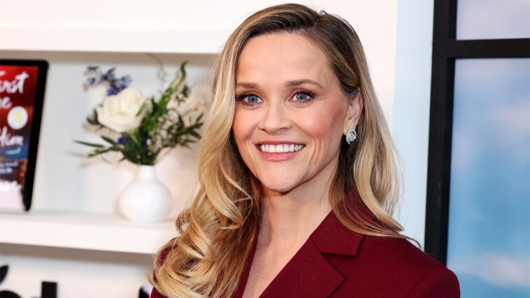 reese-witherspoon-turns-50,-says-her-daily-rule-is-simple:-‘gotta-laugh-everyday-you-can’