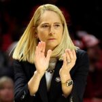 maryland-basketball-coach-has-intense-moment-with-player-during-march-madness-game