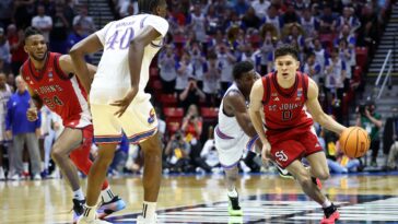 st.-john’s-beats-kansas-at-buzzer-in-march-madness-thriller-to-reach-first-sweet-16-since-1999
