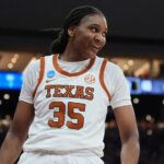 booker-dominates-oregon-with-40-in-texas-win