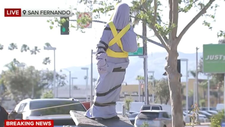 statue-of-cesar-chavez-gropes-woman-as-it’s-being-taken-down