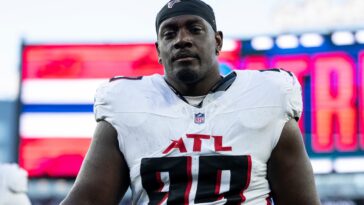 giants-sign-defensive-tackle-sam-roberts-to-chip-away-at-glaring-need