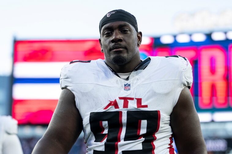 giants-sign-defensive-tackle-sam-roberts-to-chip-away-at-glaring-need