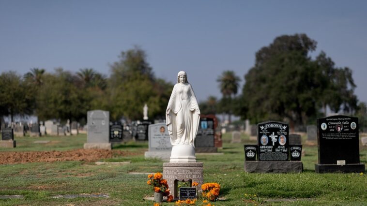 california-cemetery-removes-banner-draped-over-9/11-memorial-advertising-new-islamic-section-after-backlash