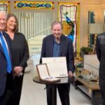 “everybody-loves-elvis!”-president-trump-visits-graceland-during-stop-in-memphis-(video)