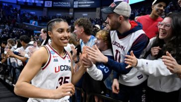 fudd-leads-uconn-to-53-point-win,-into-sweet-16