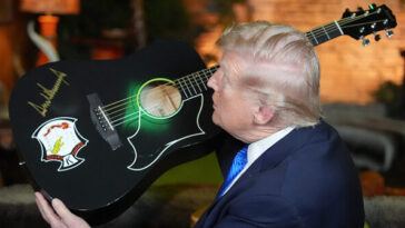 trump-visits-graceland-and-signs-replica-guitar:-‘i-love-elvis’