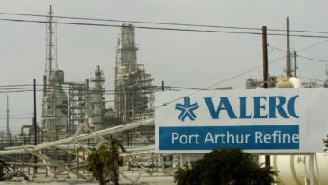 massive-explosion-rocks-texas-refinery,-triggers-shelter-in-place