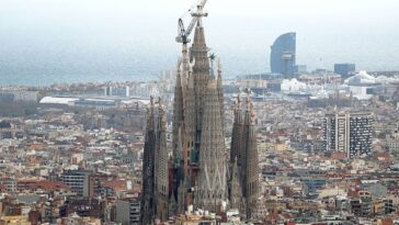 lego’s-biggest-set-ever-takes-an-unexpected-turn-and-it’s-a-win-for-tradition