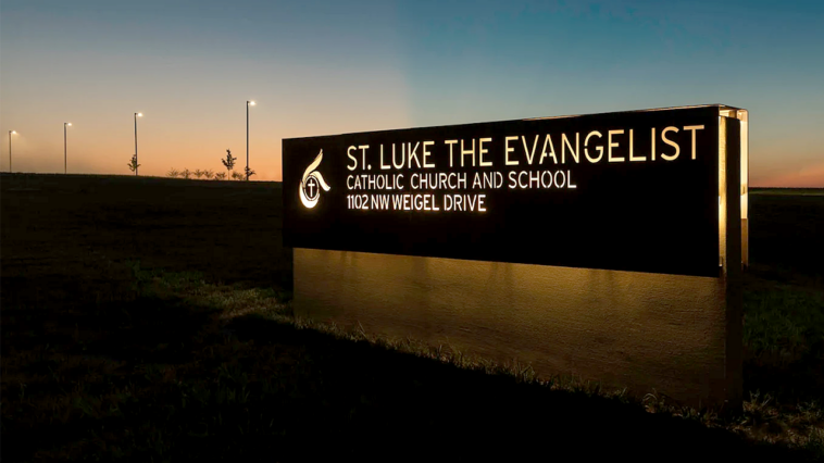 driver-hops-curb,-strikes-9-students-during-after-school-pickup-in-iowa