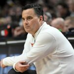 texas-coach-gives-fiery,-expletive-laden-halftime-speech-before-longhorns’-upset-over-gonzaga