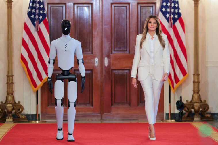 melania-trump-welcomes-humanoid-robot-to-the-white-house