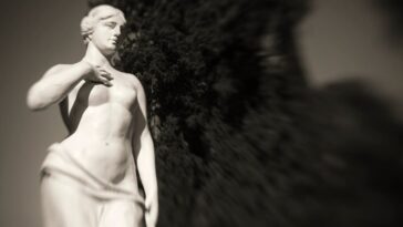 onlyfans-made-a-few-stars-rich,-but-what-most-creators-actually-see-is-another-story