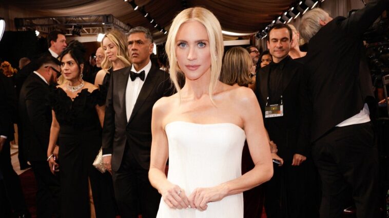 ‘hunting-wives’-star-brittany-snow-stuns-in-bikini-during-40th-birthday-desert-celebration