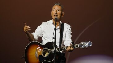 bruce-springsteen-doubles-down-on-anti-trump,-anti-ice-stance,-says-‘blowback-is-just-part-of-it’