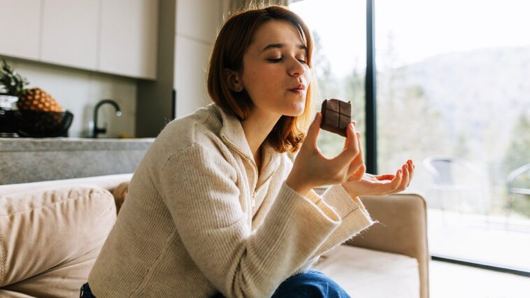 why-your-sugar-cravings-won’t-go-away,-even-if-you-stop-eating-sweets